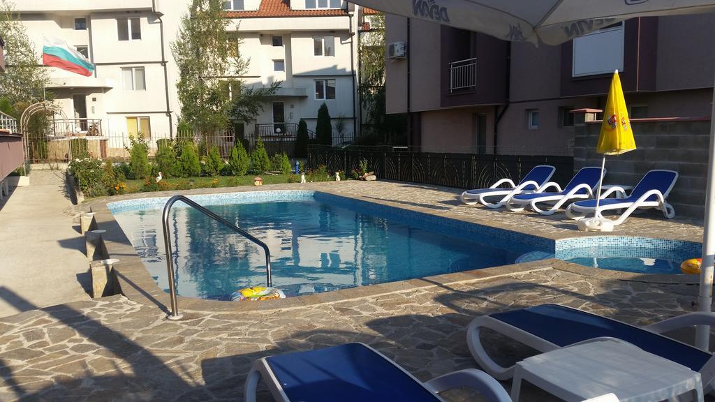 Dimitrov Apartments Burgas Exteriör bild