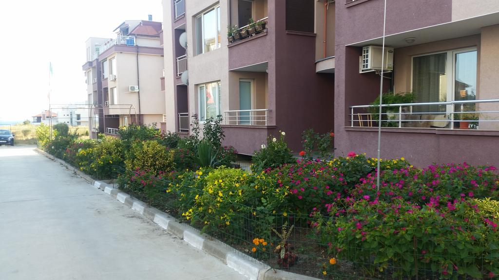 Dimitrov Apartments Burgas Exteriör bild